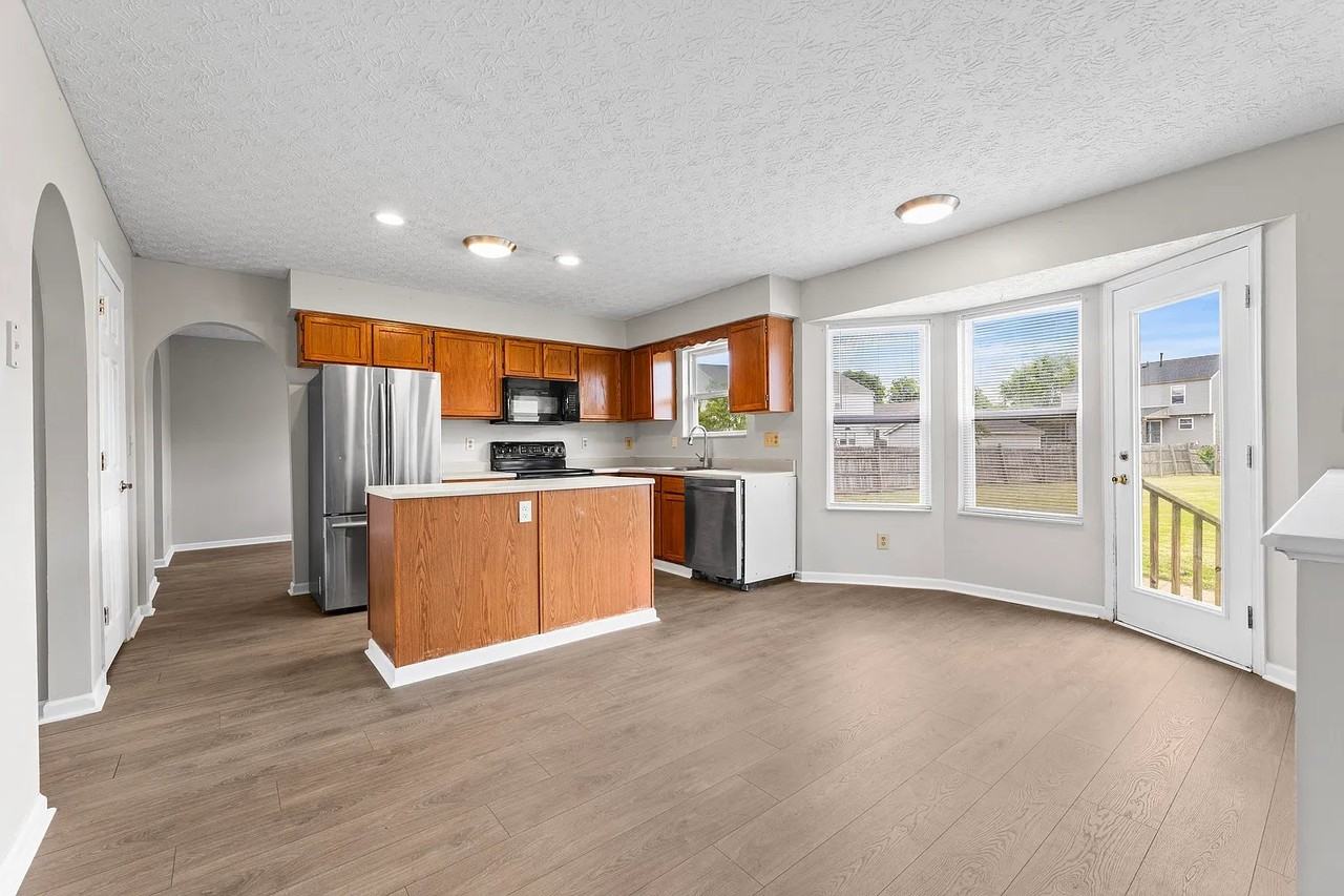 328 Regency Ave - Photo 6 of 20