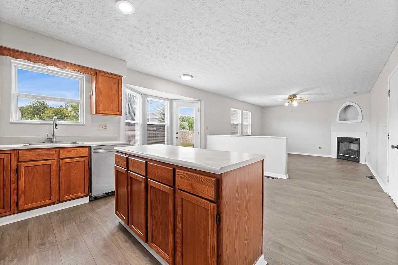 328 Regency Ave - Photo 7 of 20
