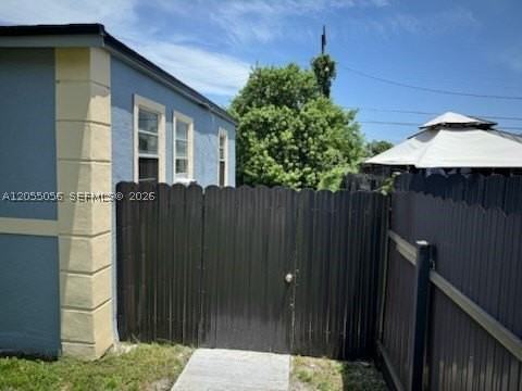 863 Nw 139th St - Photo 2 of 28