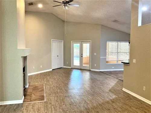 3148 Seminole Dr - Photo 5 of 15