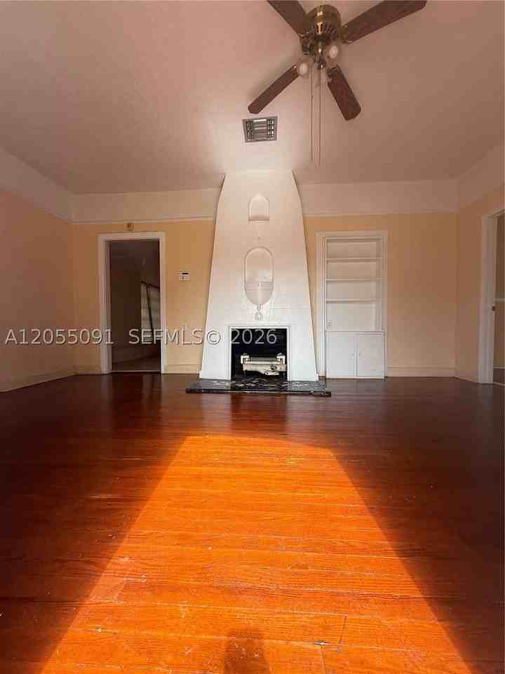 3747 Sheridan Ave - Photo 4 of 11