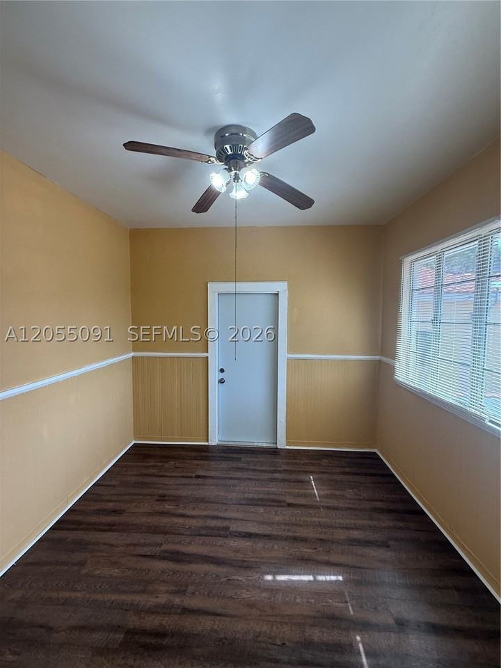 3747 Sheridan Ave - Photo 5 of 11