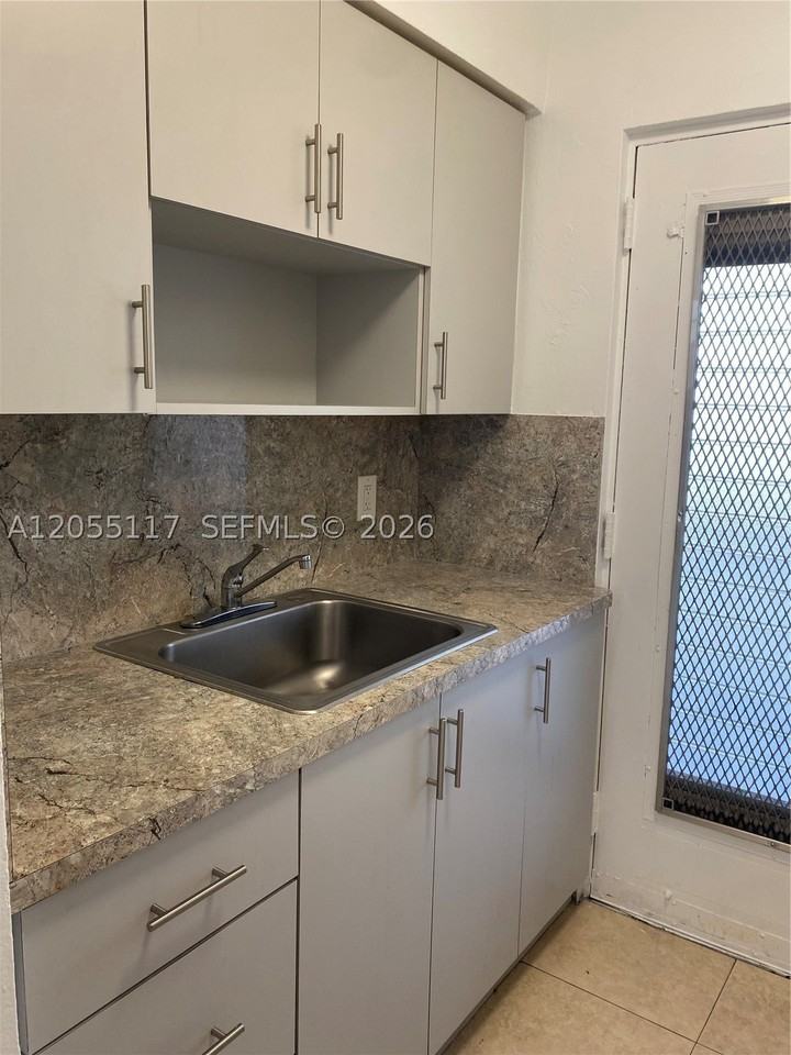 5165 W Flagler St #7 - Photo 5 of 11