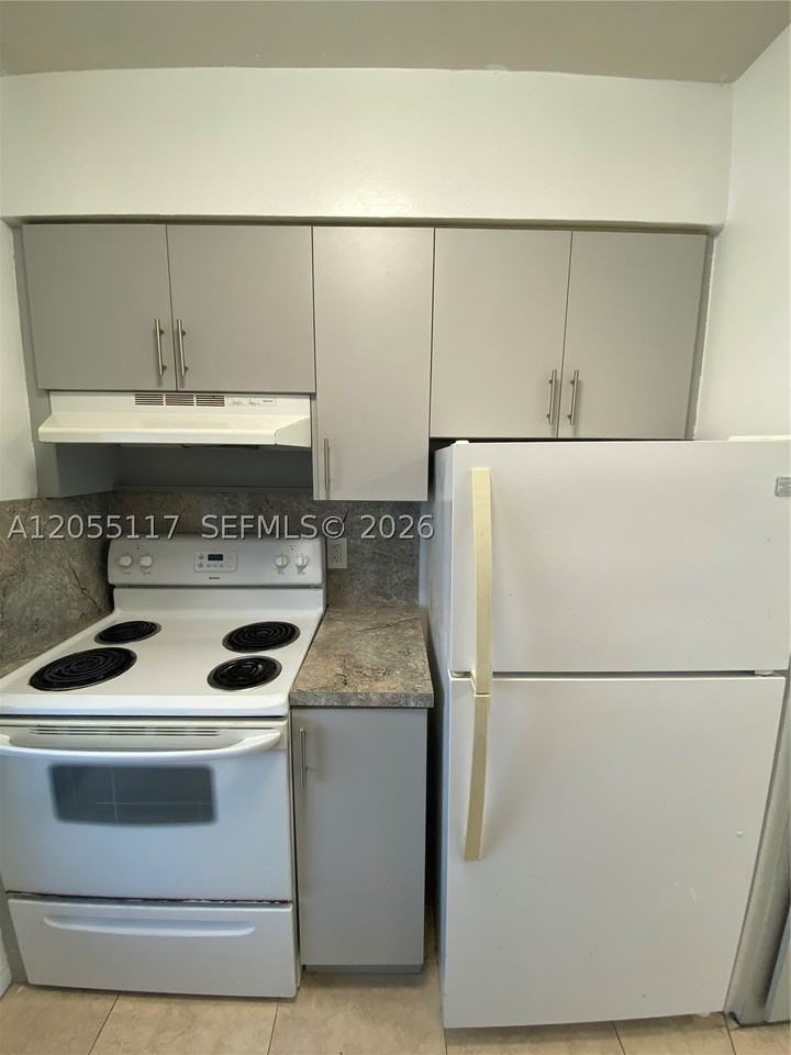 5165 W Flagler St #7 - Photo 6 of 11