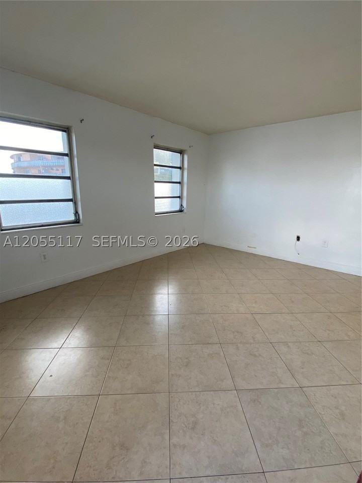 5165 W Flagler St #7 - Photo 7 of 11