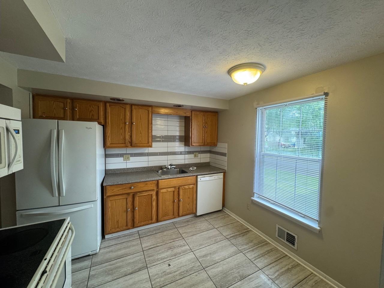 03 01/Willowick Dr #1 - Photo 2 of 8