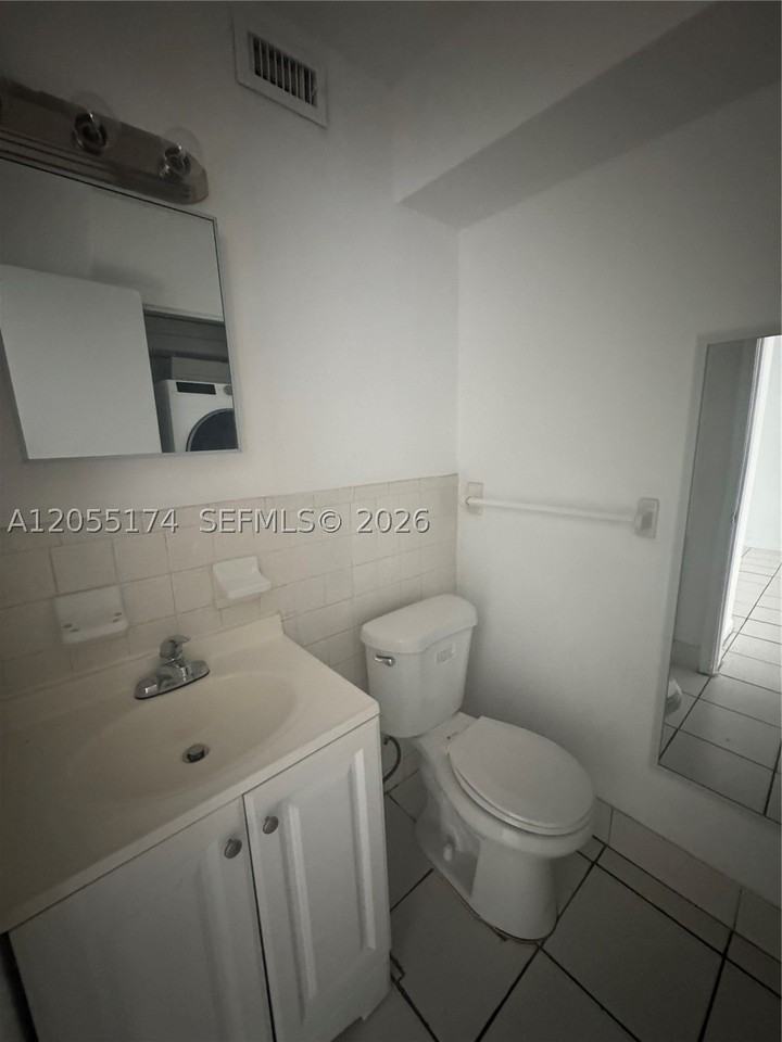 2606 Nw 52nd Ave #D15 - Photo 4 of 10