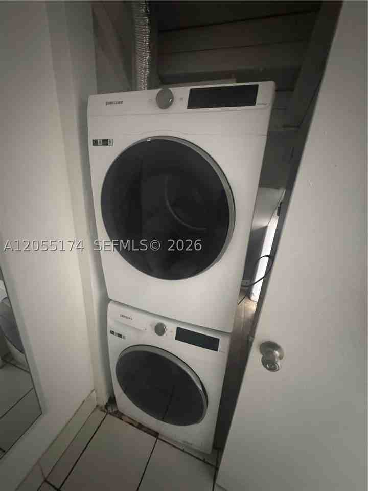 2606 Nw 52nd Ave #D15 - Photo 5 of 10