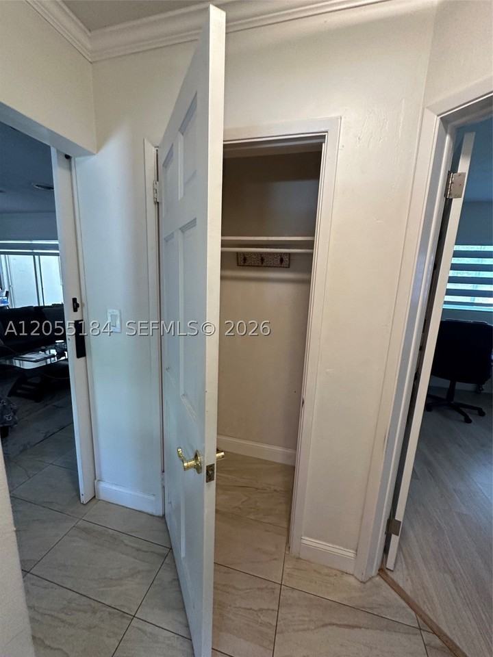 2532 Ne 21st Ter - Photo 7 of 18