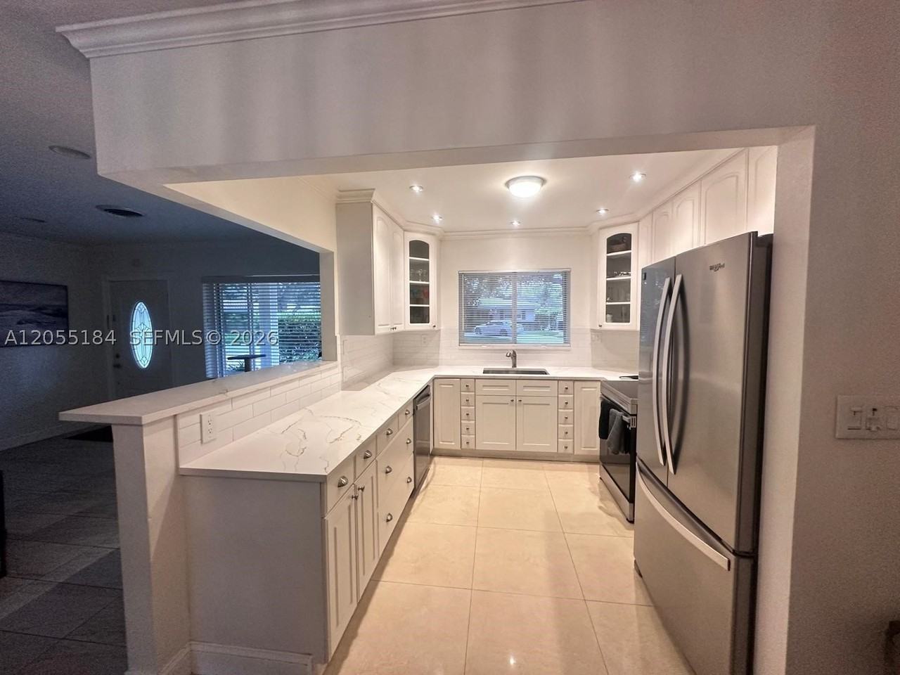 2532 Ne 21st Ter - Photo 4 of 18
