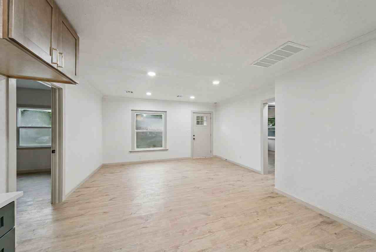848 N Gary Pl - Photo 5 of 14