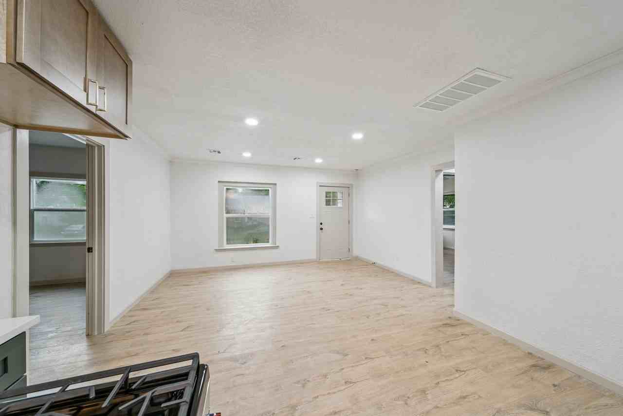848 N Gary Pl - Photo 6 of 14