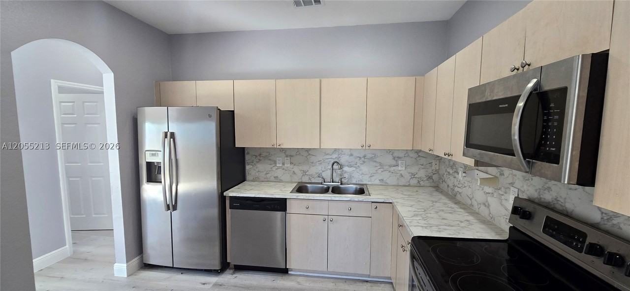 4580 24th Pl Sw #B - Photo 5 of 17
