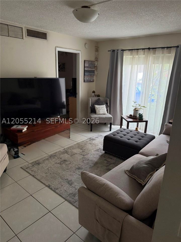 5328 Ne 6th Ave #F13 - Photo 4 of 14