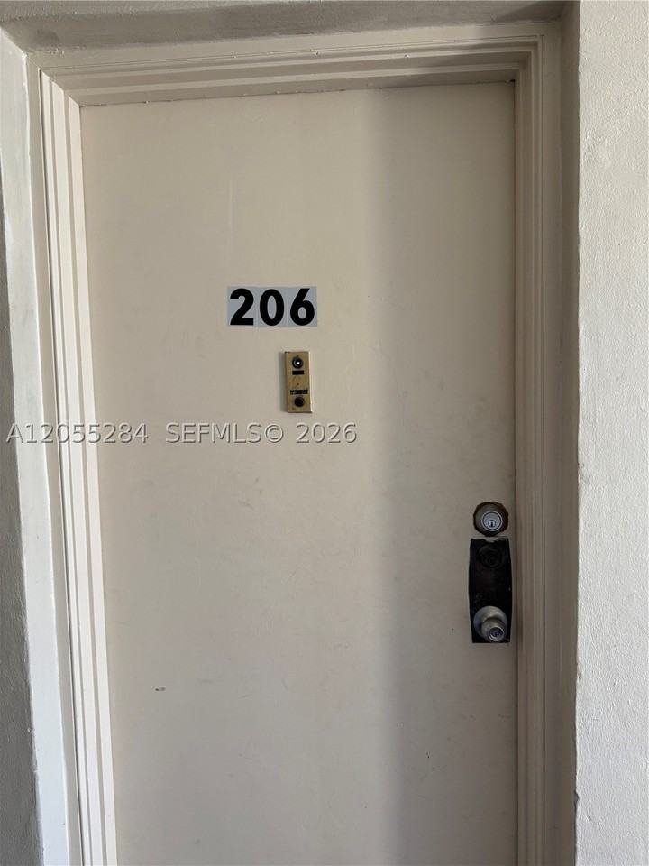 4046 Nw 19th St #206
