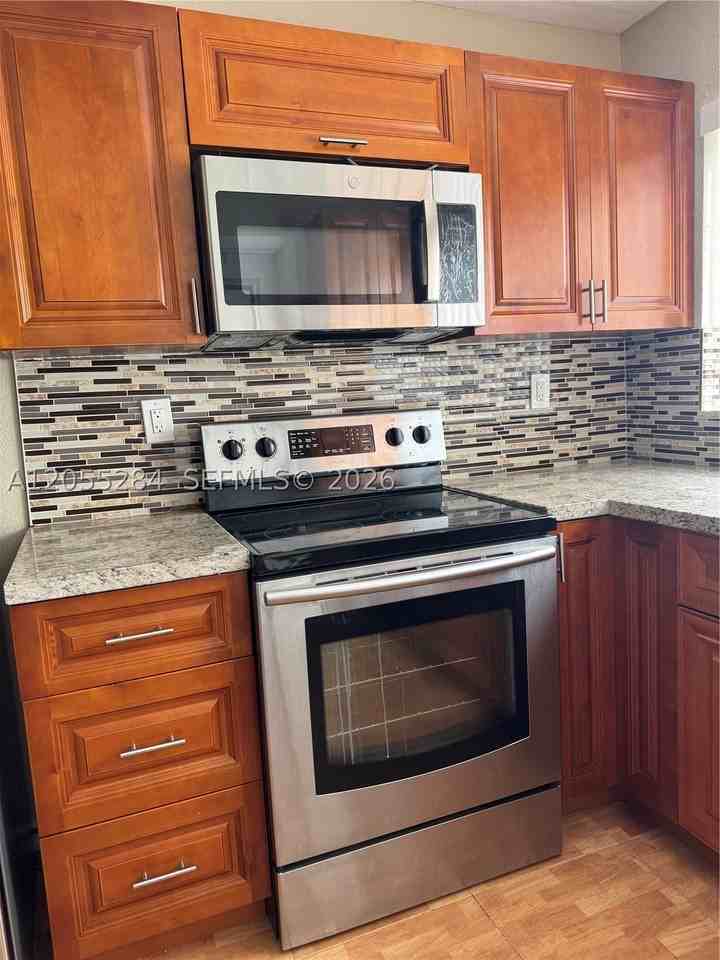 4046 Nw 19th St #206 - Photo 7 of 18