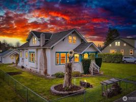 featured image of 1022 Oakes Ave #1