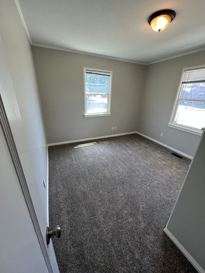 633 E St #633E500S - Photo 4 of 12