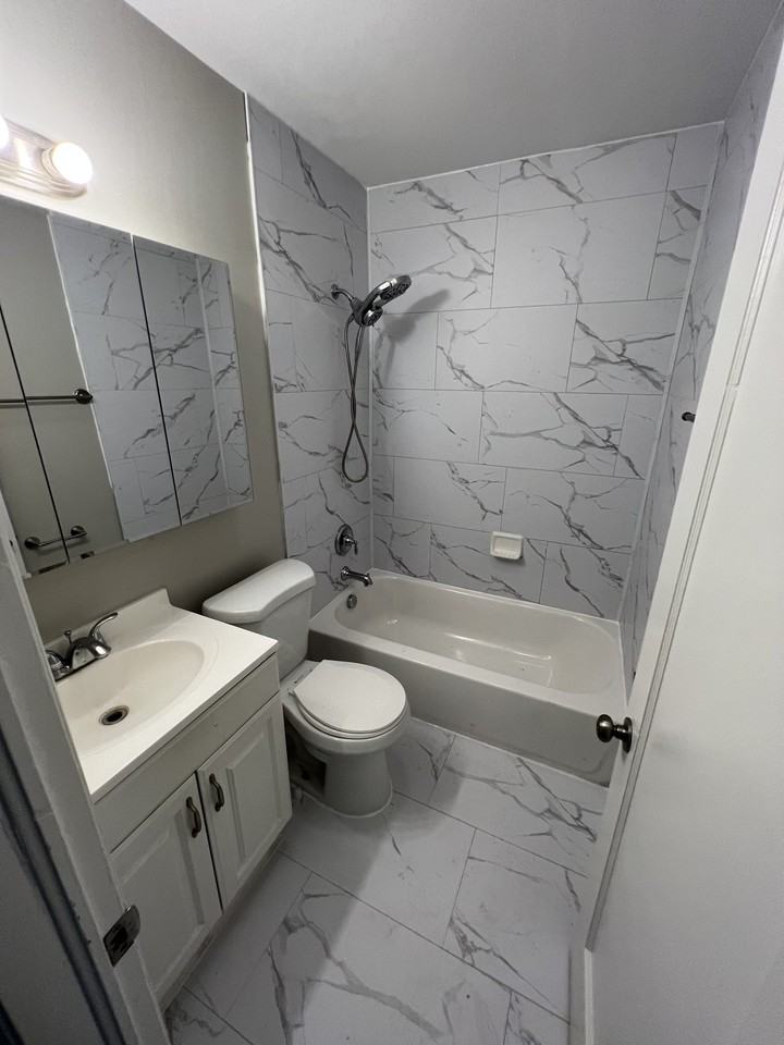 633 E St #633E500S - Photo 5 of 12