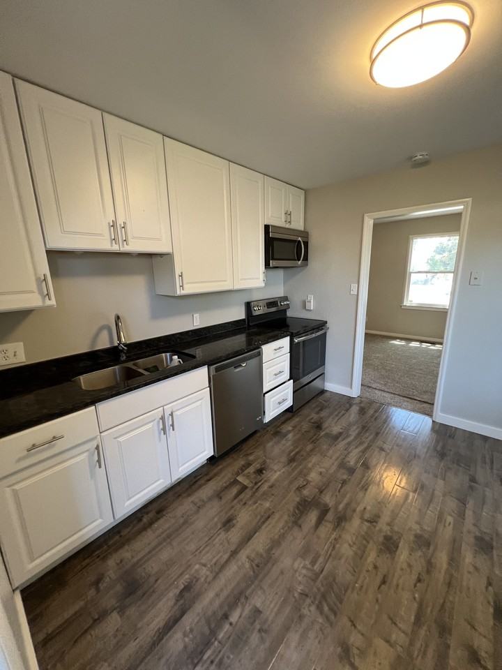 633 E St #633E500S - Photo 7 of 12