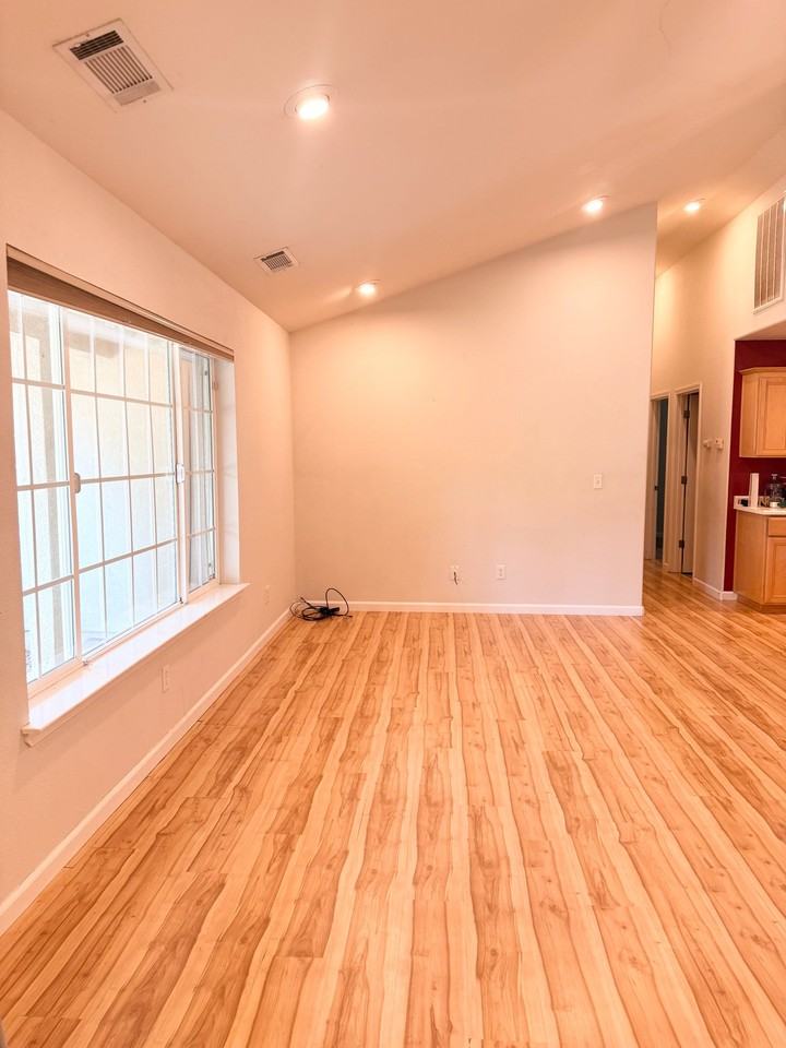 1822 Heller Ln - Photo 2 of 10