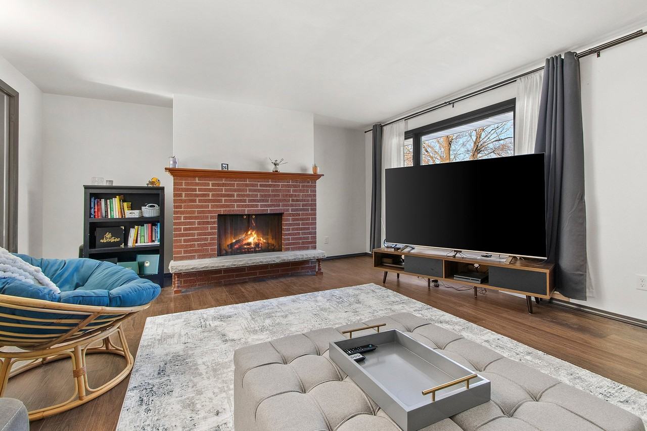1123 Morris Ave - Photo 4 of 20