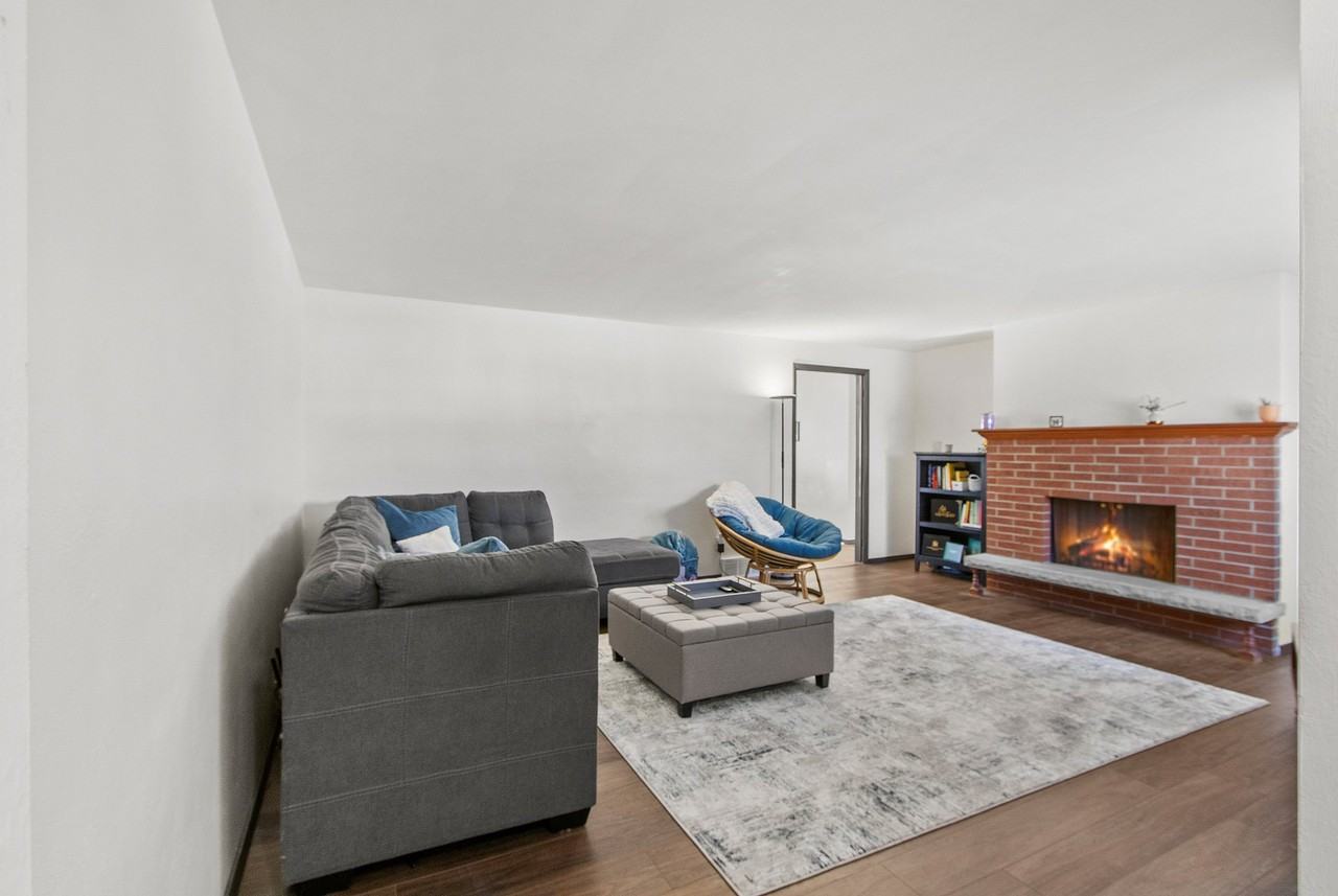 1123 Morris Ave - Photo 6 of 20