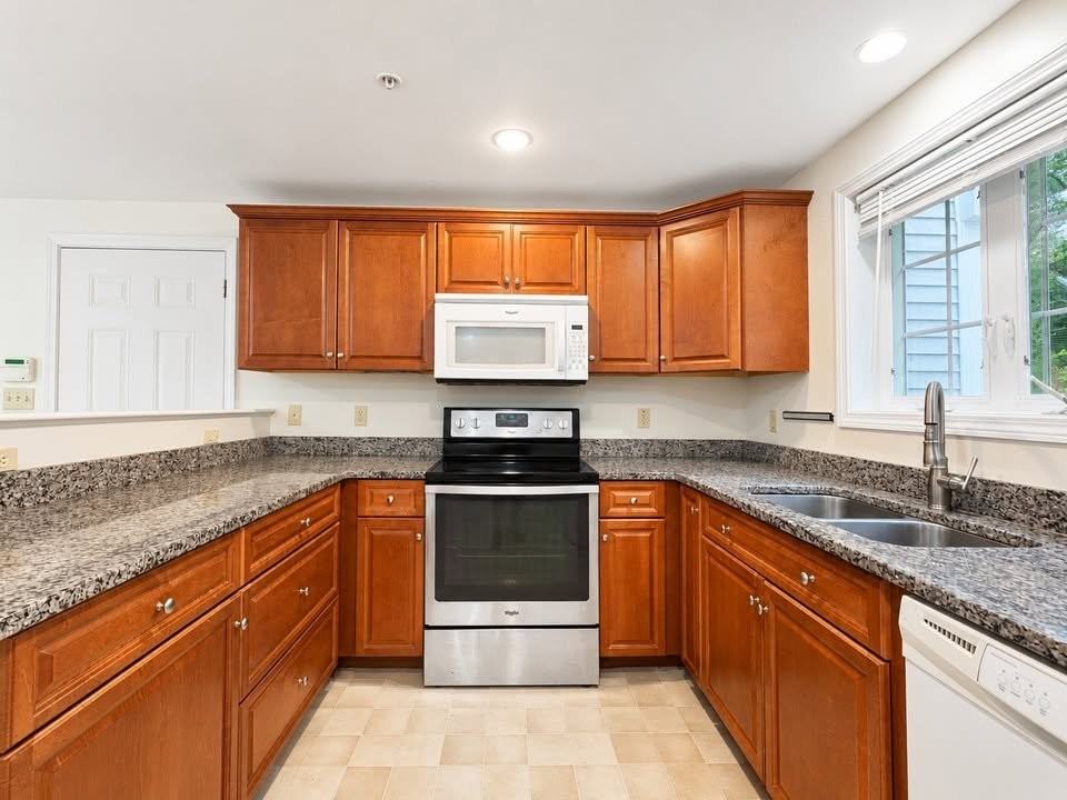 8 Pebble Ln - Photo 4 of 20