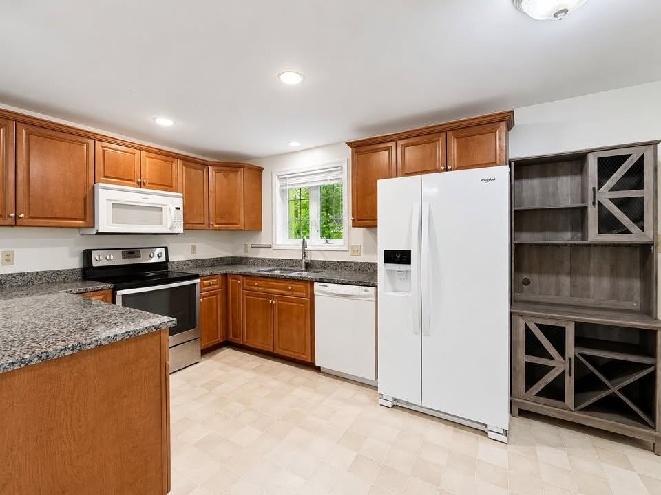 8 Pebble Ln - Photo 5 of 20