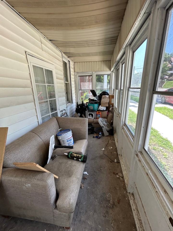 718 S Church St - Photo 2 of 10