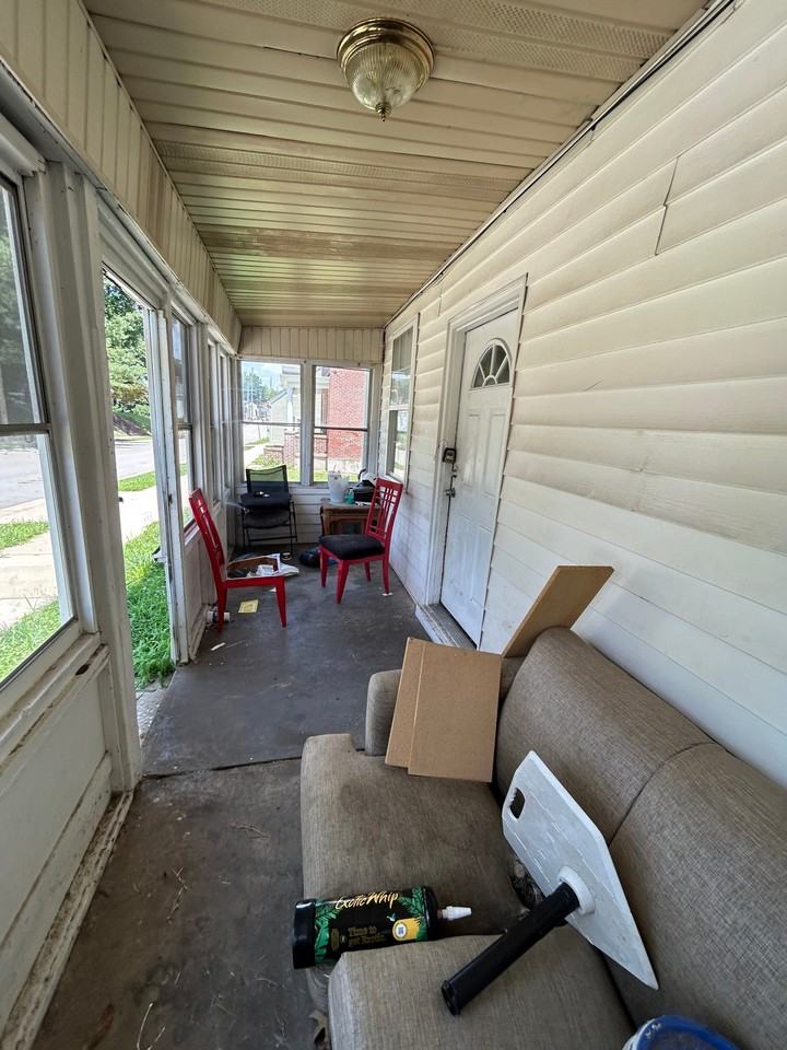718 S Church St - Photo 3 of 10