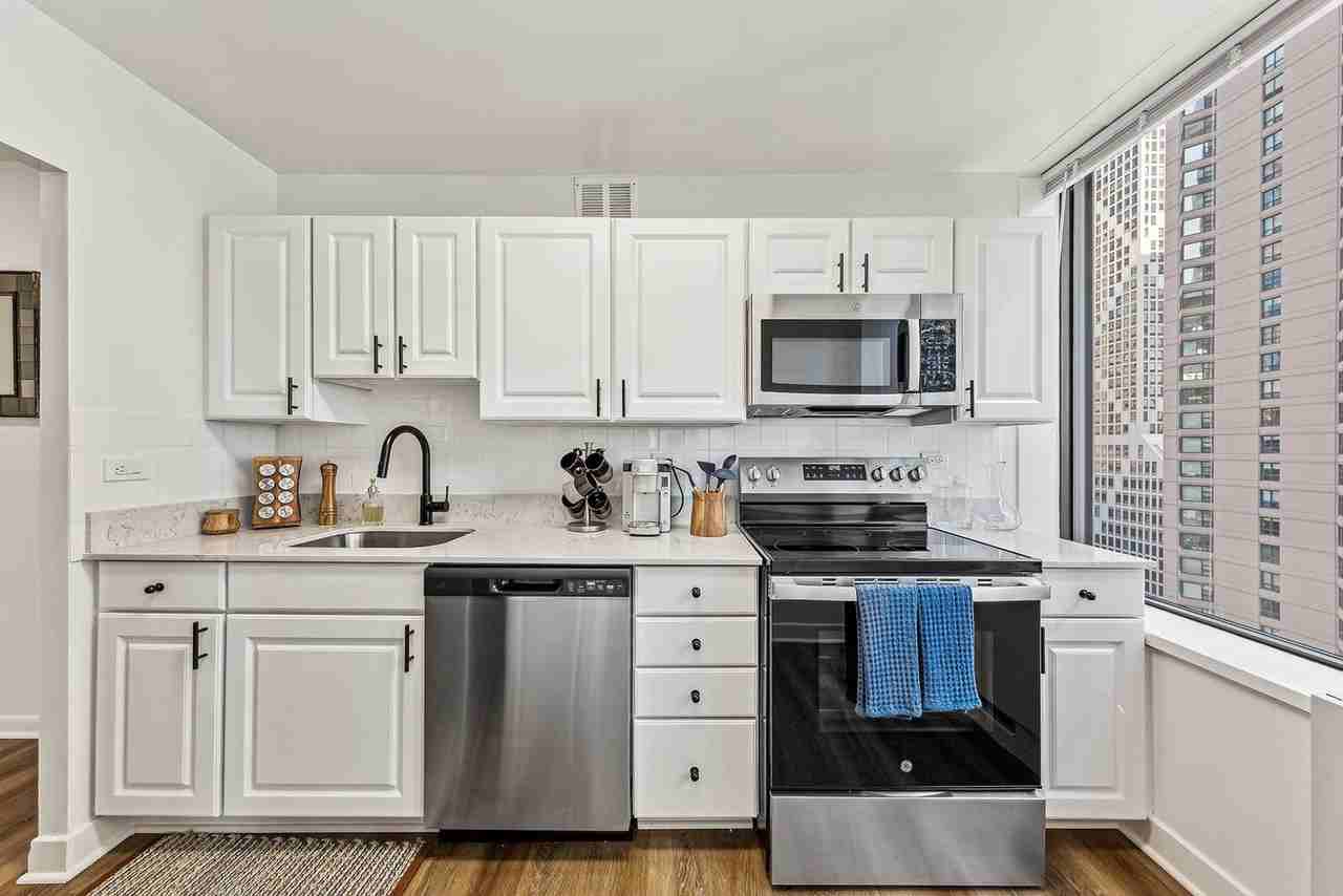 342 E Ontario St - Photo 2 of 17