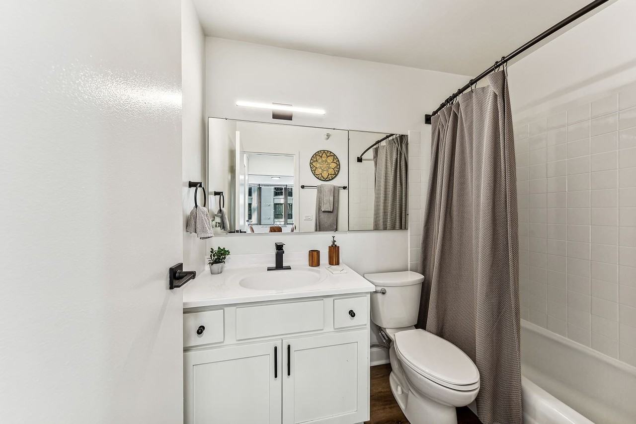 342 E Ontario St - Photo 5 of 17