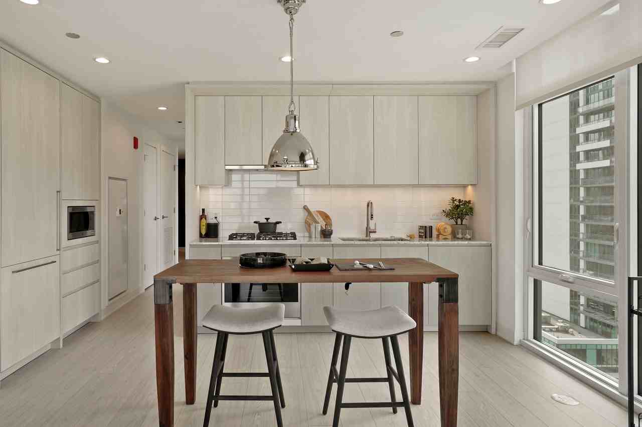 363 N Union Ave - Photo 3 of 14