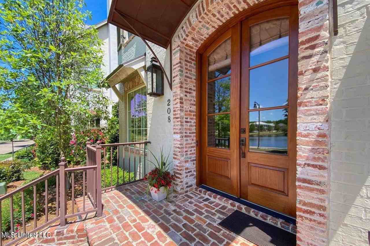 208 Eastpark St - Photo 3 of 25