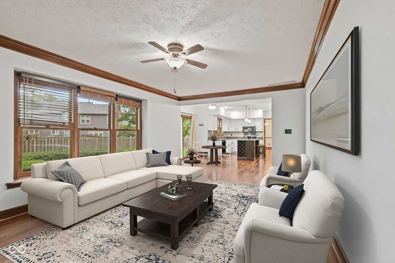 738 Howe Dr - Photo 4 of 20