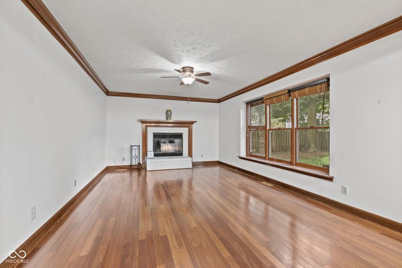 738 Howe Dr - Photo 6 of 20