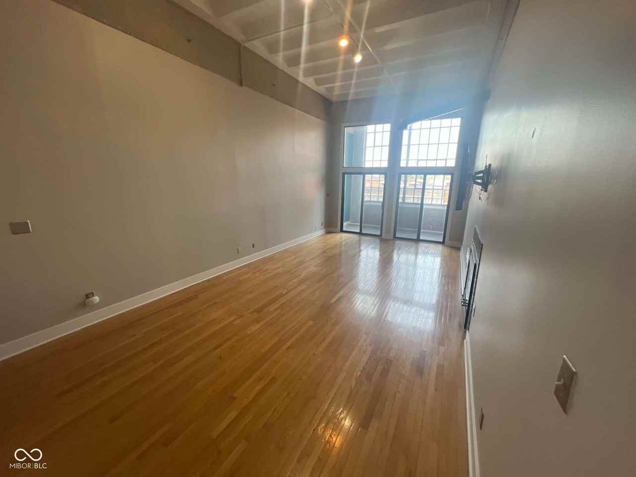 611 N Park Ave #302 - Photo 3 of 25