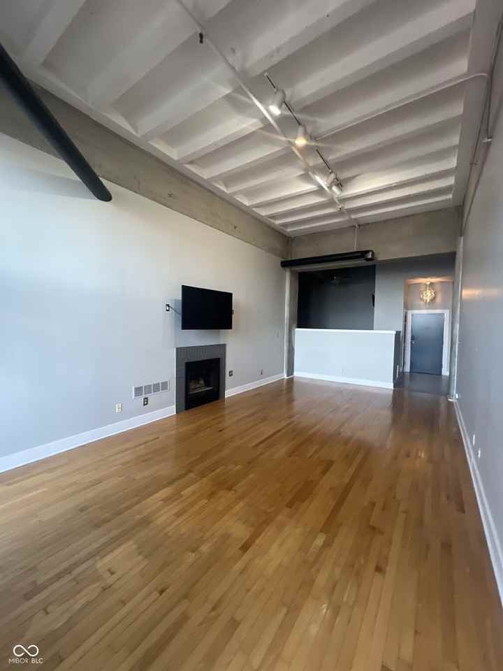611 N Park Ave #302 - Photo 4 of 25