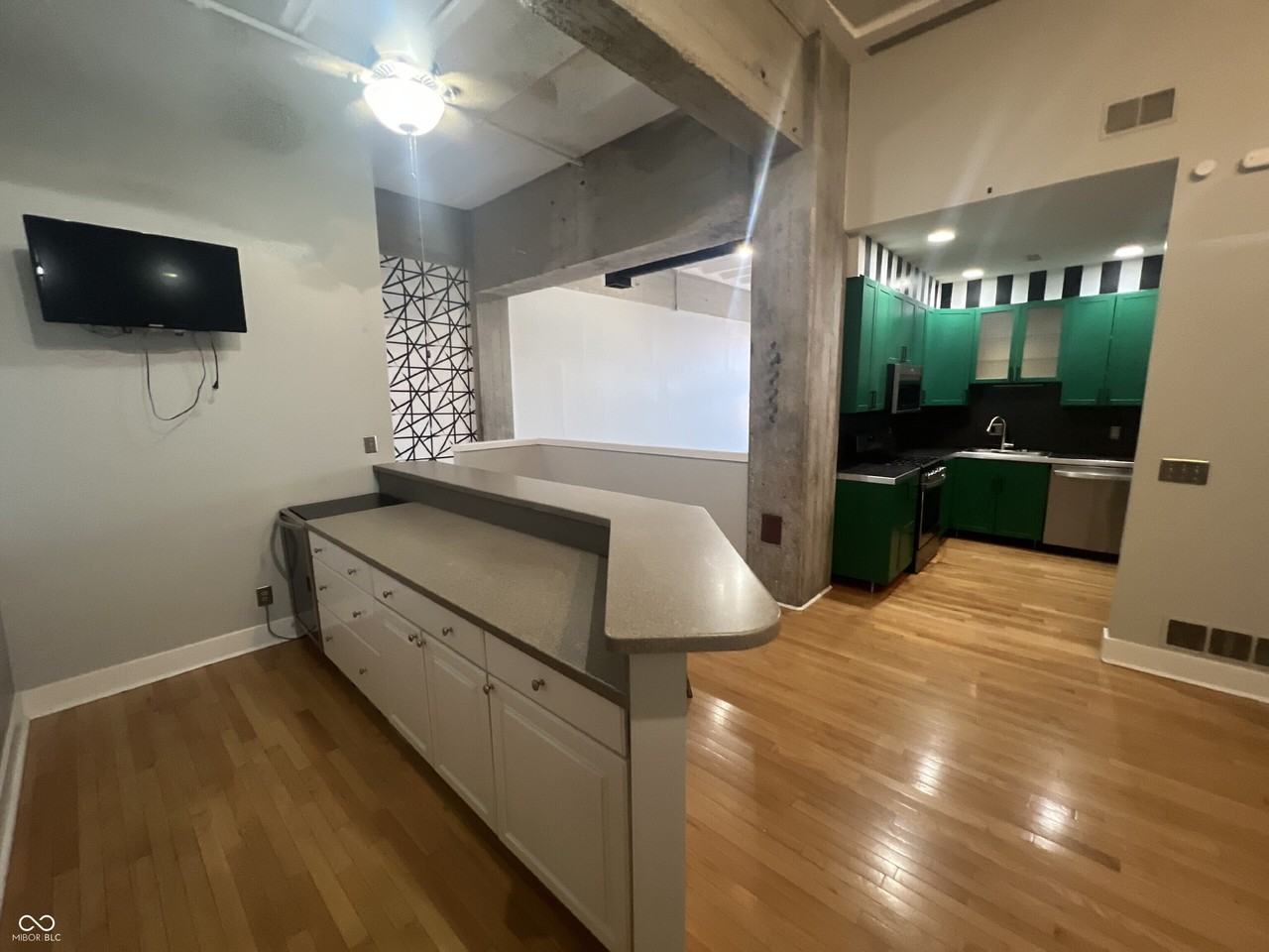611 N Park Ave #302 - Photo 7 of 25