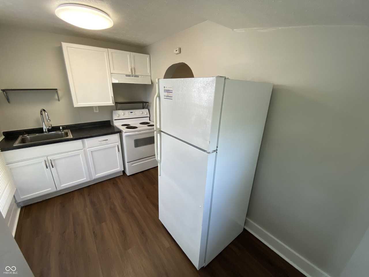 678 S 13th St - Photo 4 of 9