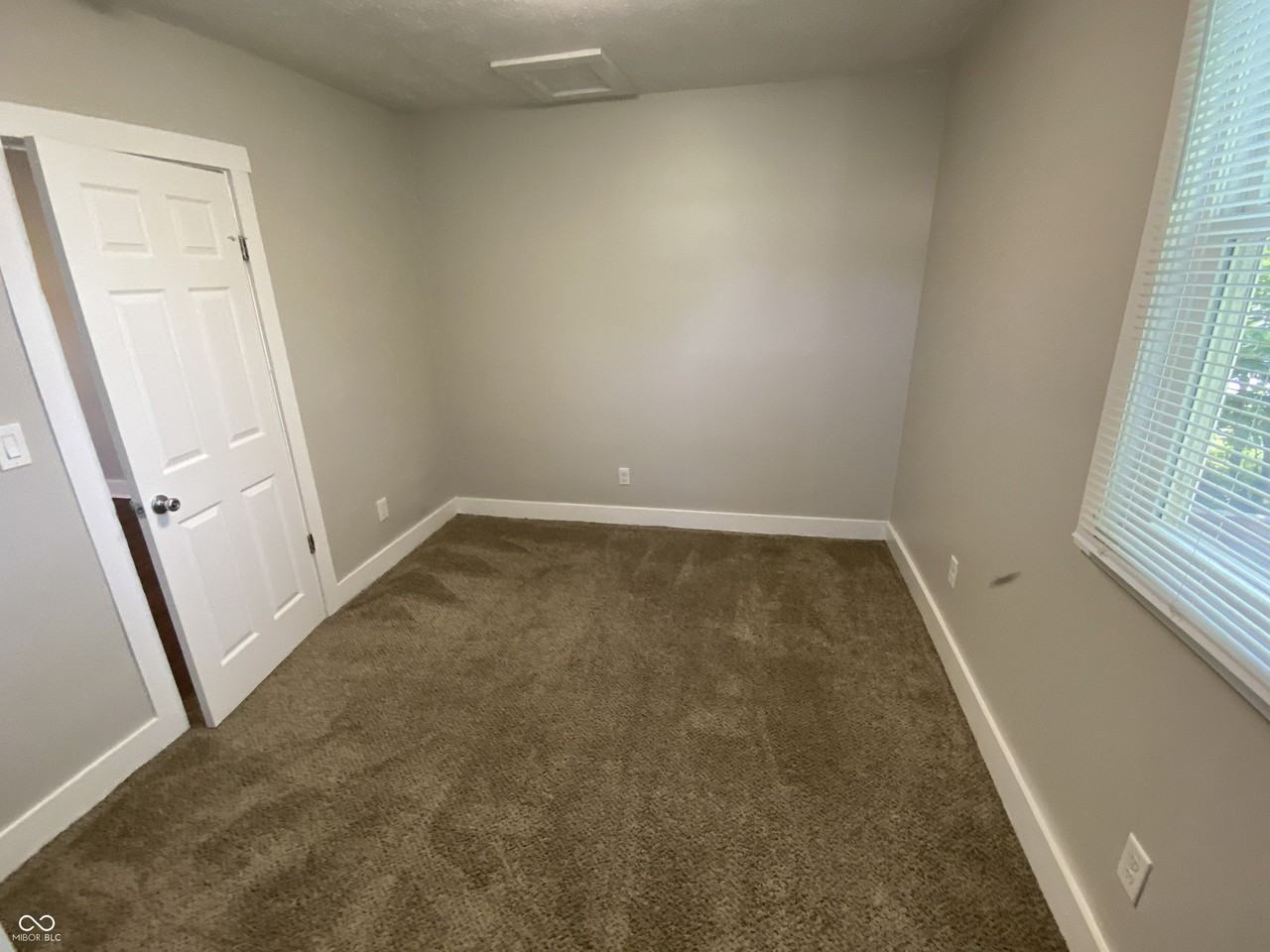 678 S 13th St - Photo 5 of 9