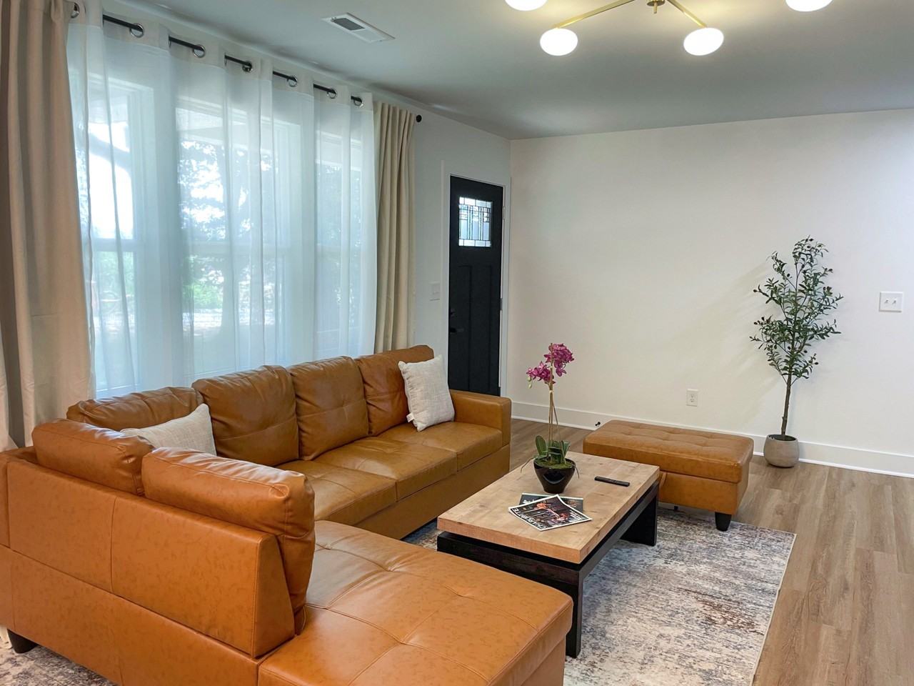 Stilwell Oaks Cir - Photo 2 of 8
