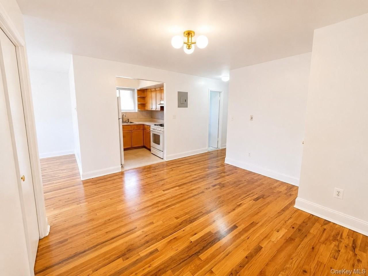 533 Soundview Ave #3rdFL - Photo 3 of 12