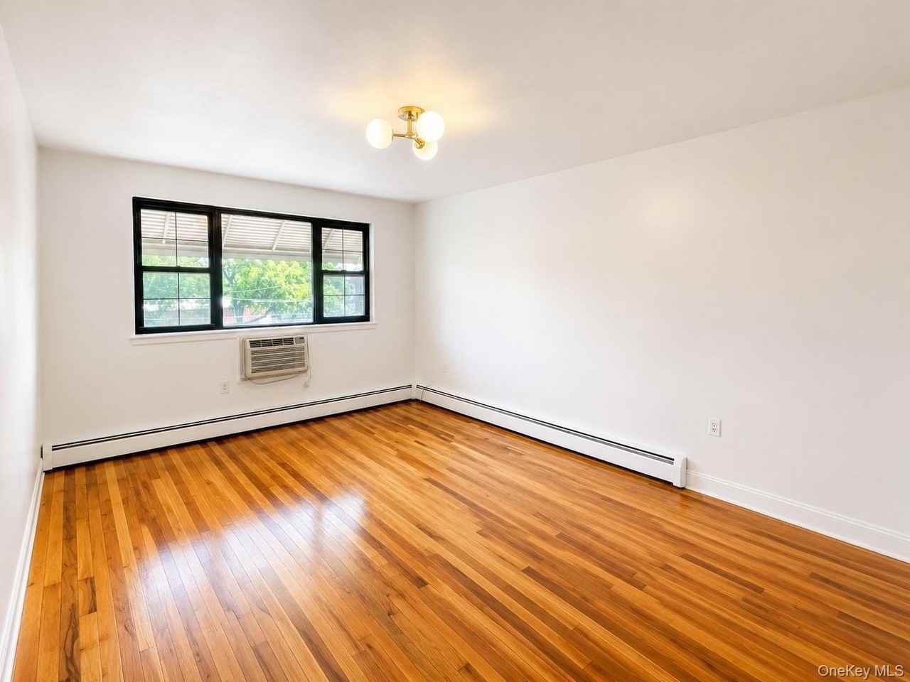 533 Soundview Ave #3rdFL - Photo 5 of 12