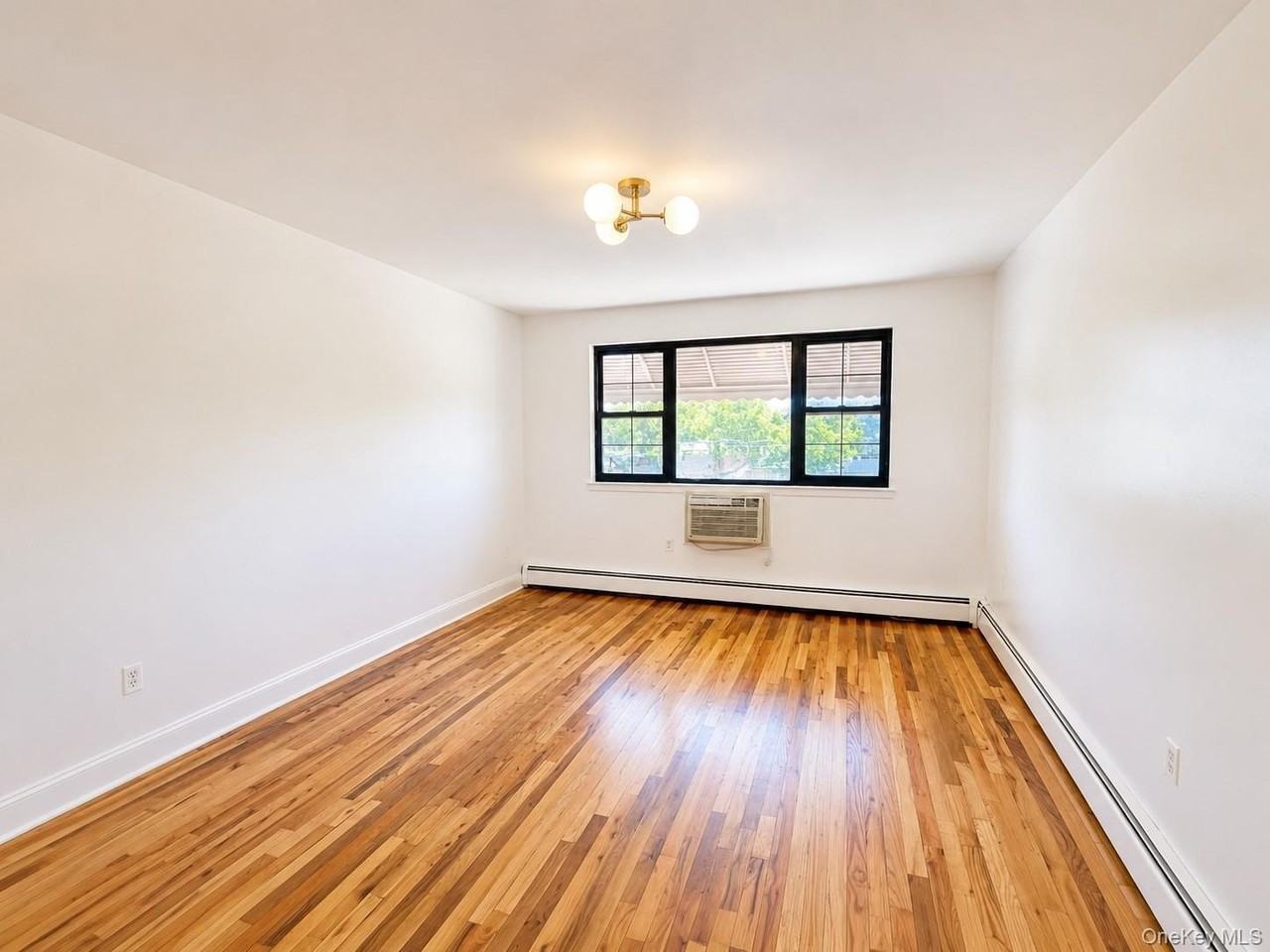 533 Soundview Ave #3rdFL - Photo 6 of 12