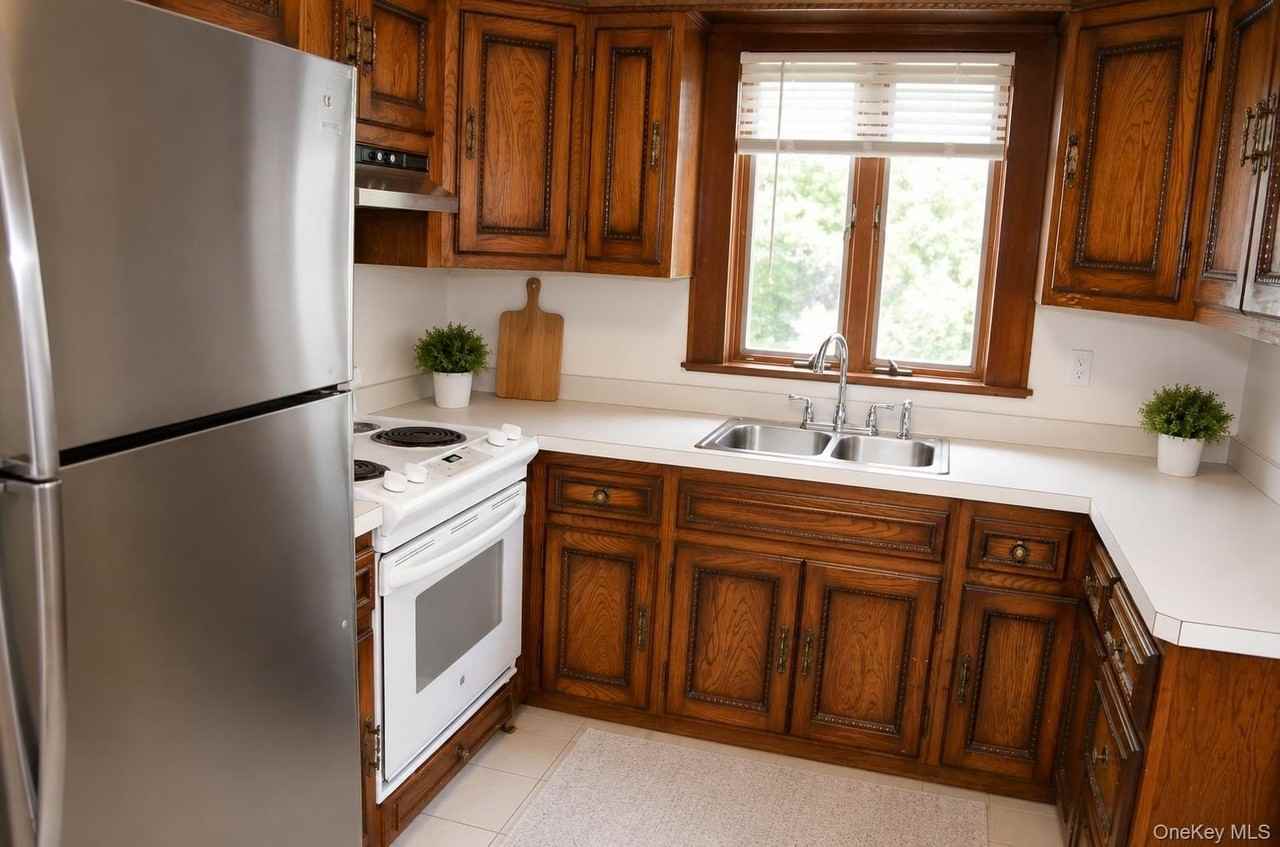 71 S Grand St - Photo 4 of 11