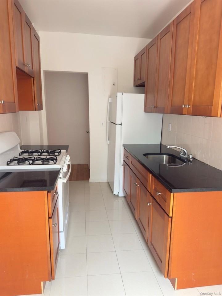 3620 Parsons Blvd #4FL - Photo 7 of 11
