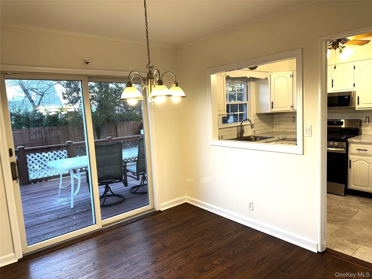2365 Babylon St - Photo 4 of 20
