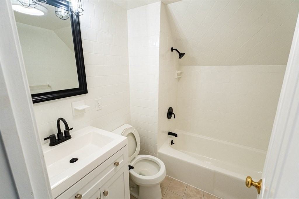 8 Rockwell Ter #3 - Photo 6 of 9